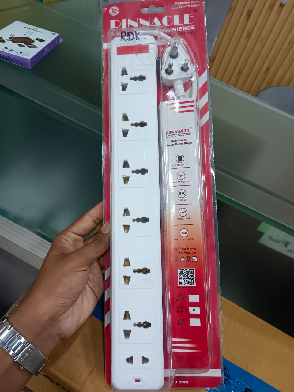 DINNACLE Smart Power Strip
